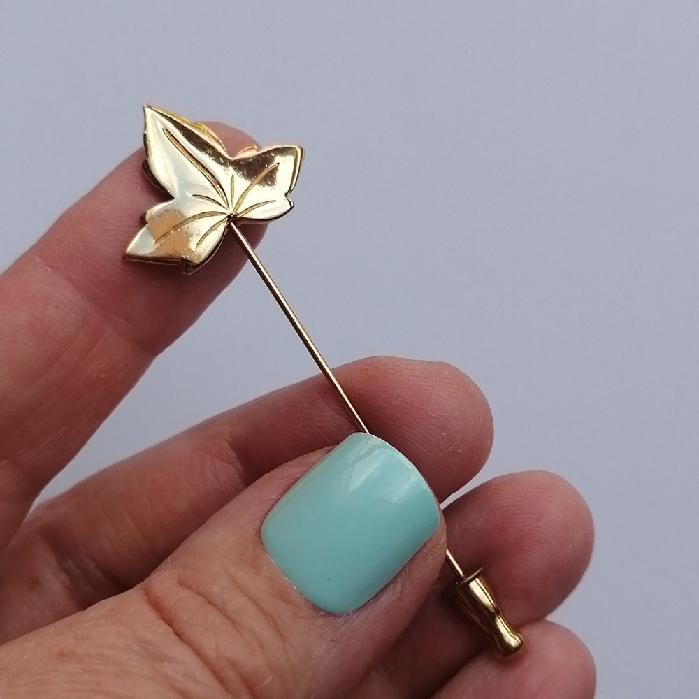Vintage Monet Maple Leaf Stick Tie Gold-plated Pin Unisex